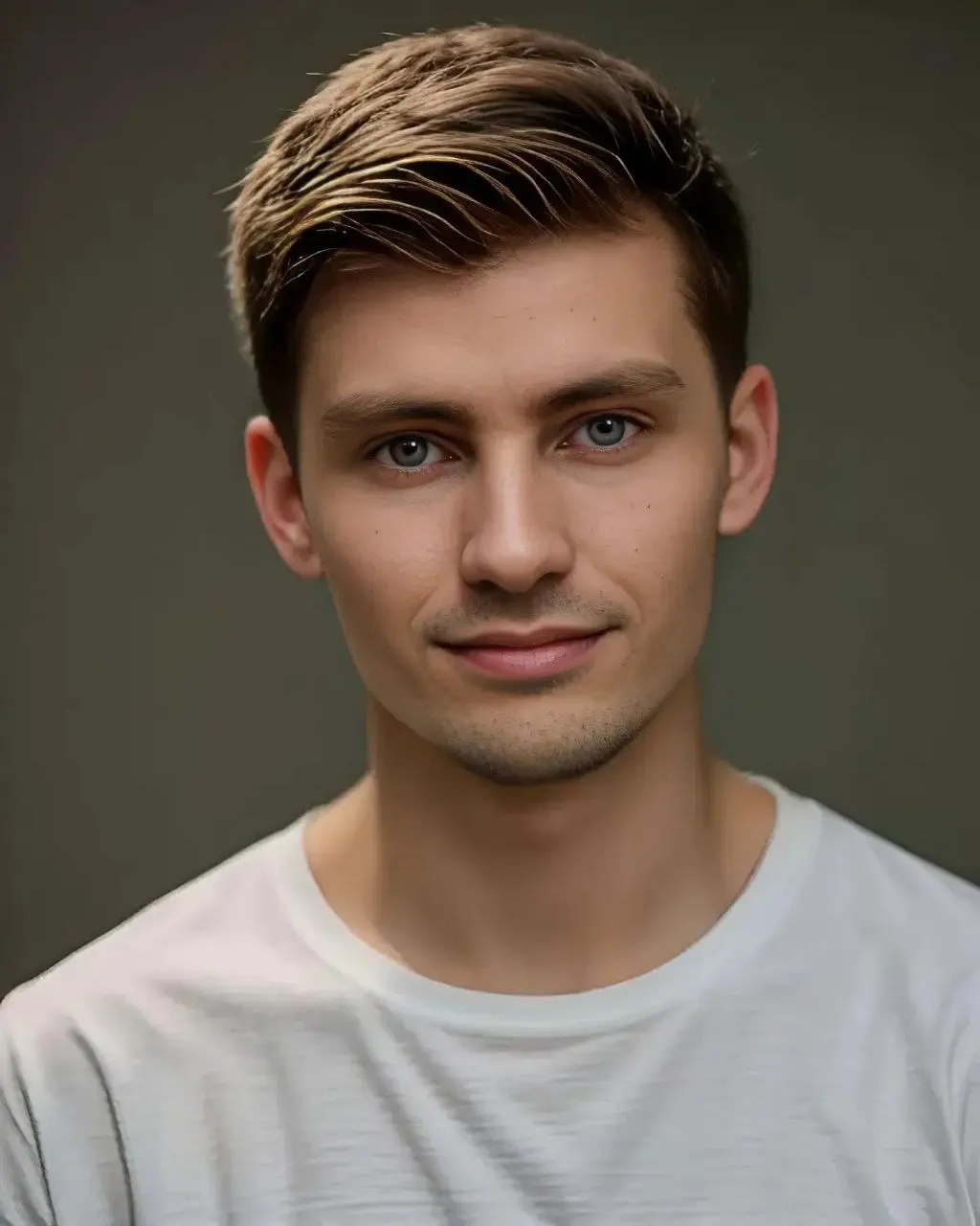 На основе этих фоток кстати я определил какую причёску буду делать.
Просто пришёл, показал фотки и меня постригли. | Сетка — социальная сеть от hh.ru