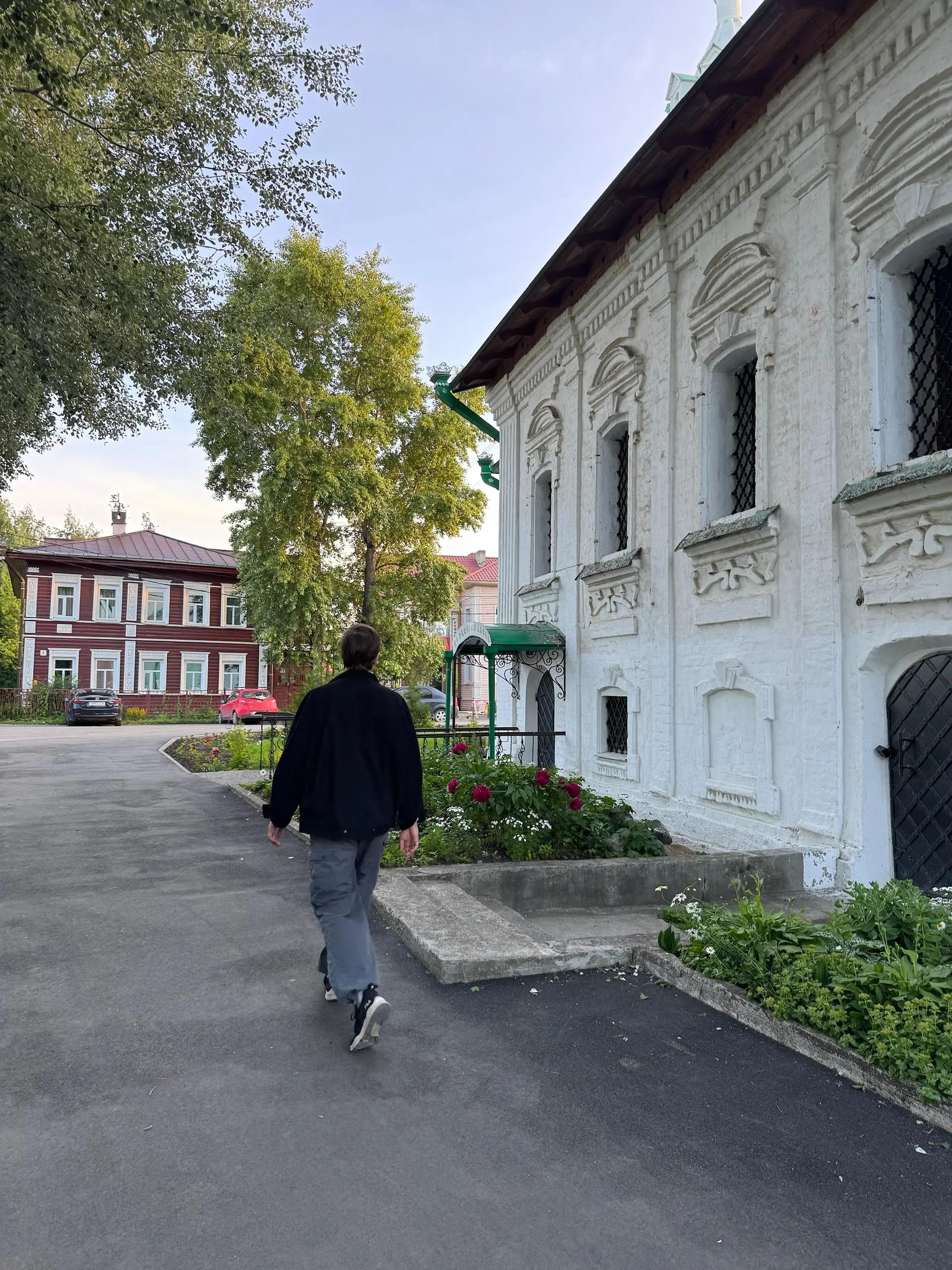 😐 Чем старше становишься, тем сильнее начинает раздражать тряска во всех пабликах/рекламах/акциях, которая манипулирует «ЛЕТО ВСЁ!» | Сетка — социальная сеть от hh.ru