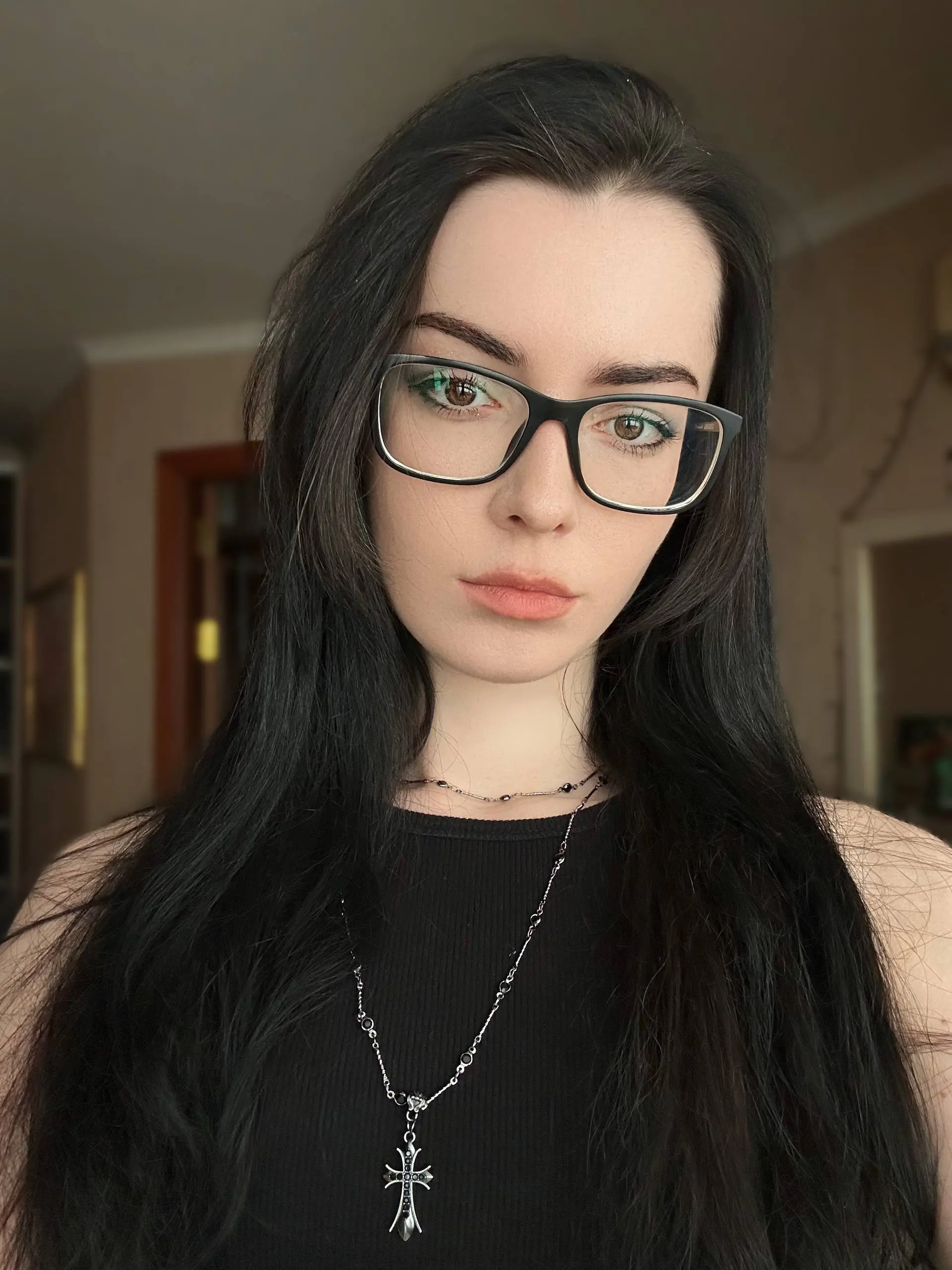 привет всем кто здесь появился недавно 🖤
раз вас стало больше — расскажу что вообще происходит на этом канале и что будет дальше
что здесь есть и будет:
🖤 дизайн и творчество — проекты, процесс, закул... | Сетка — социальная сеть от hh.ru