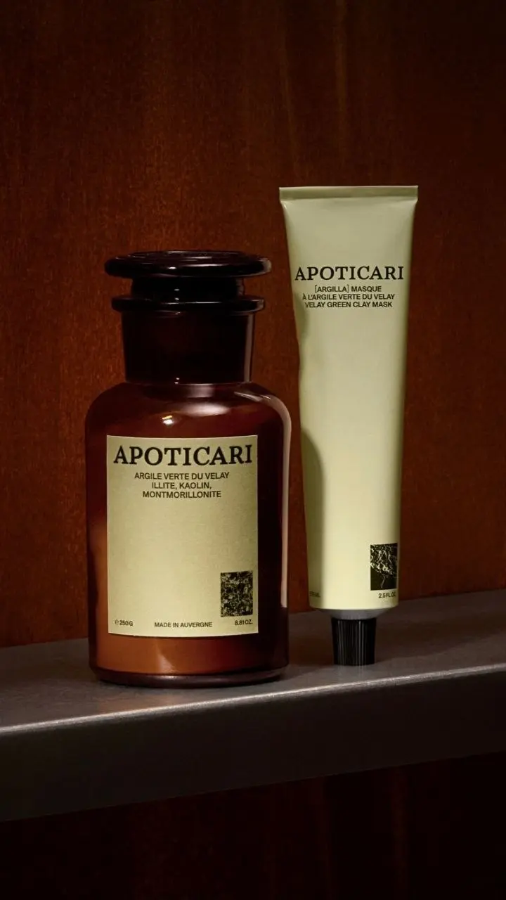 Просто сравните
APOTICARI, казалось бы, тоже про минимализм (по большей части), но цвета, материалы упаковки и типографика создают совершенно иной характер бренда | Сетка — социальная сеть от hh.ru