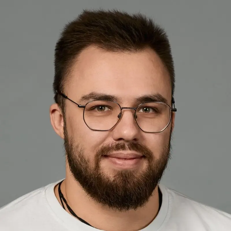 Михаил Константинов