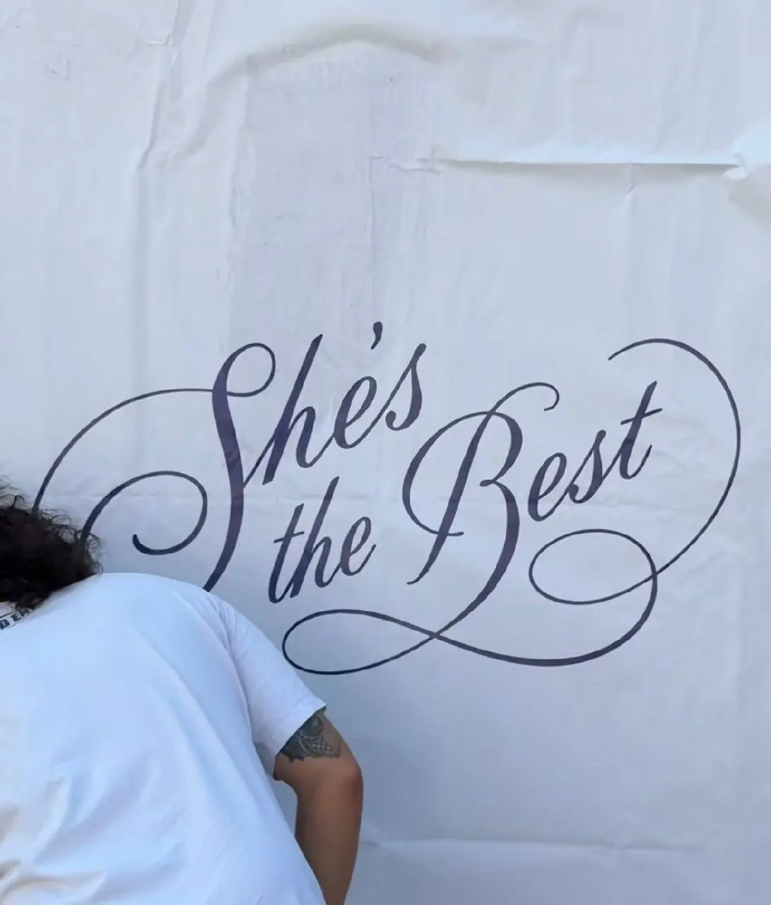Трой Сиван тизерит новую эру
Постеры с названием нового сингла «She’s The Best» фанаты заметили в разных городах Америки.
Несколькими днями ранен Сиван выкладывал видео с репетиции к новому клипу | Сетка — социальная сеть от hh.ru
