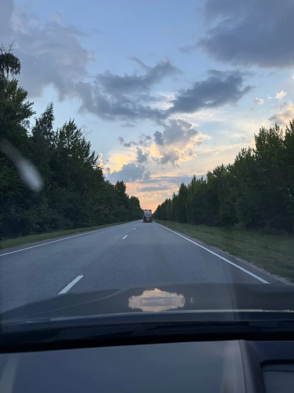 3.900км позади и
3 перевернутых грузовика + машина слетевшая с обочины
2 близняшки-кассирши | Сетка — социальная сеть от hh.ru