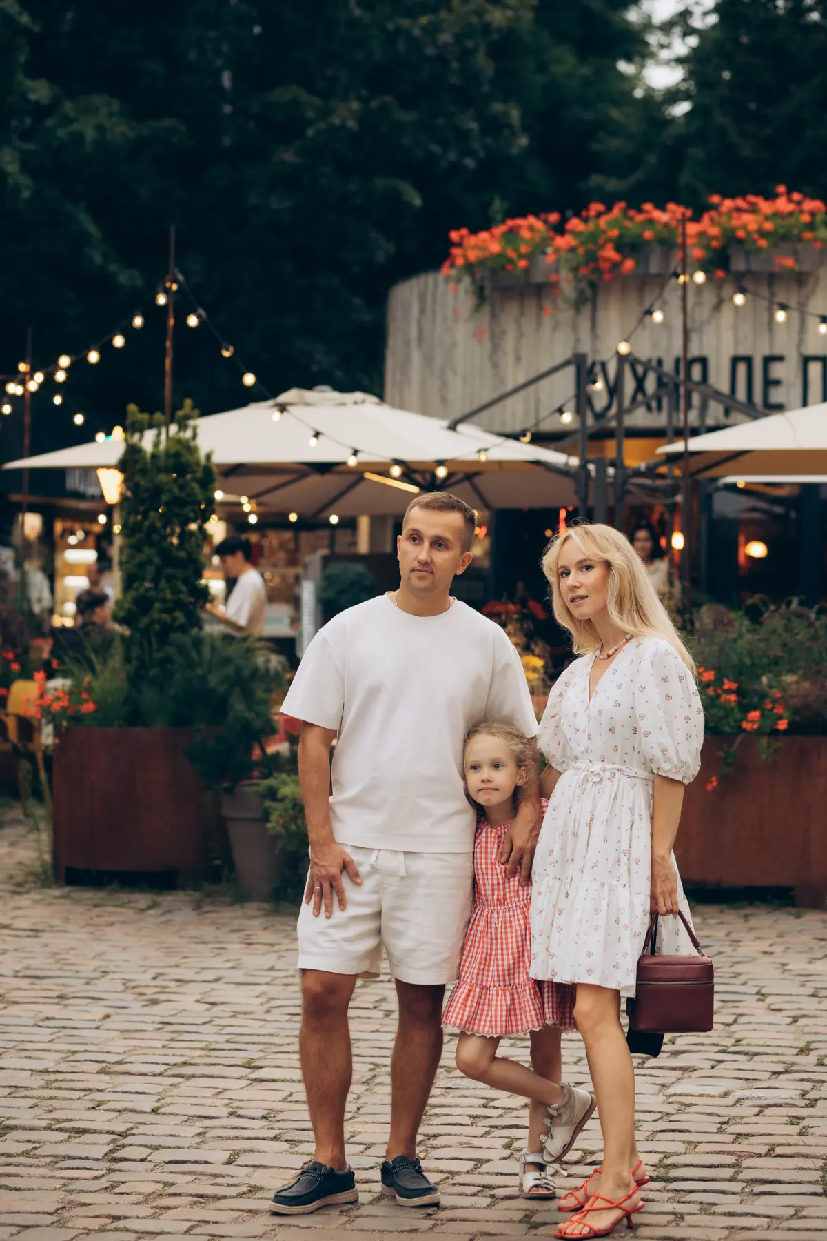 Семейная фотосьемка
Прогулка по городу.
🧡🧡🧡 | Сетка — социальная сеть от hh.ru