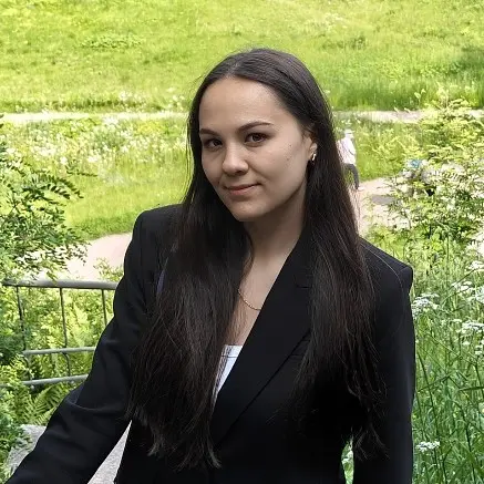 Алена Варнакова