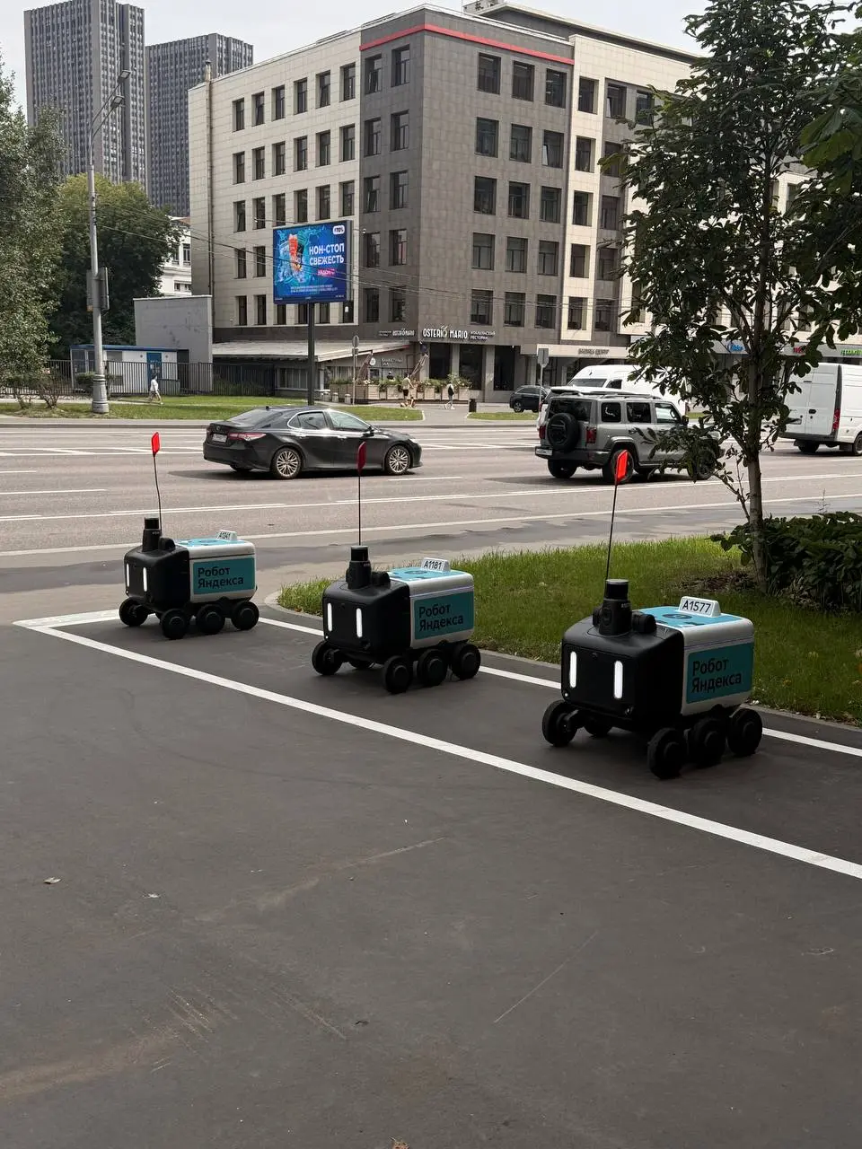 Заметки безработного
Нашел сегодня парковку с роверами, видимо уже давно тут в проде стоят отдыхают | Сетка — социальная сеть от hh.ru