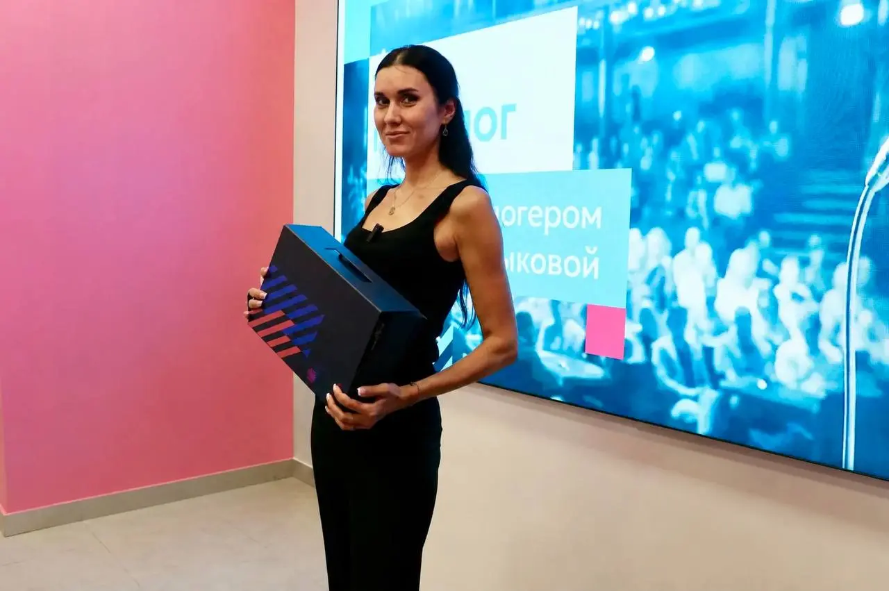 📲 Как стать популярным блогером сегодня?
➡️ Именно такой темой мы открыли образовательный трек «ПРОблог» в конкурсе «ЛИЦА района»!
🔵Нашей первой гостьей стала Ирина Брыкова— блогер-миллионник, многоде... | Сетка — социальная сеть от hh.ru
