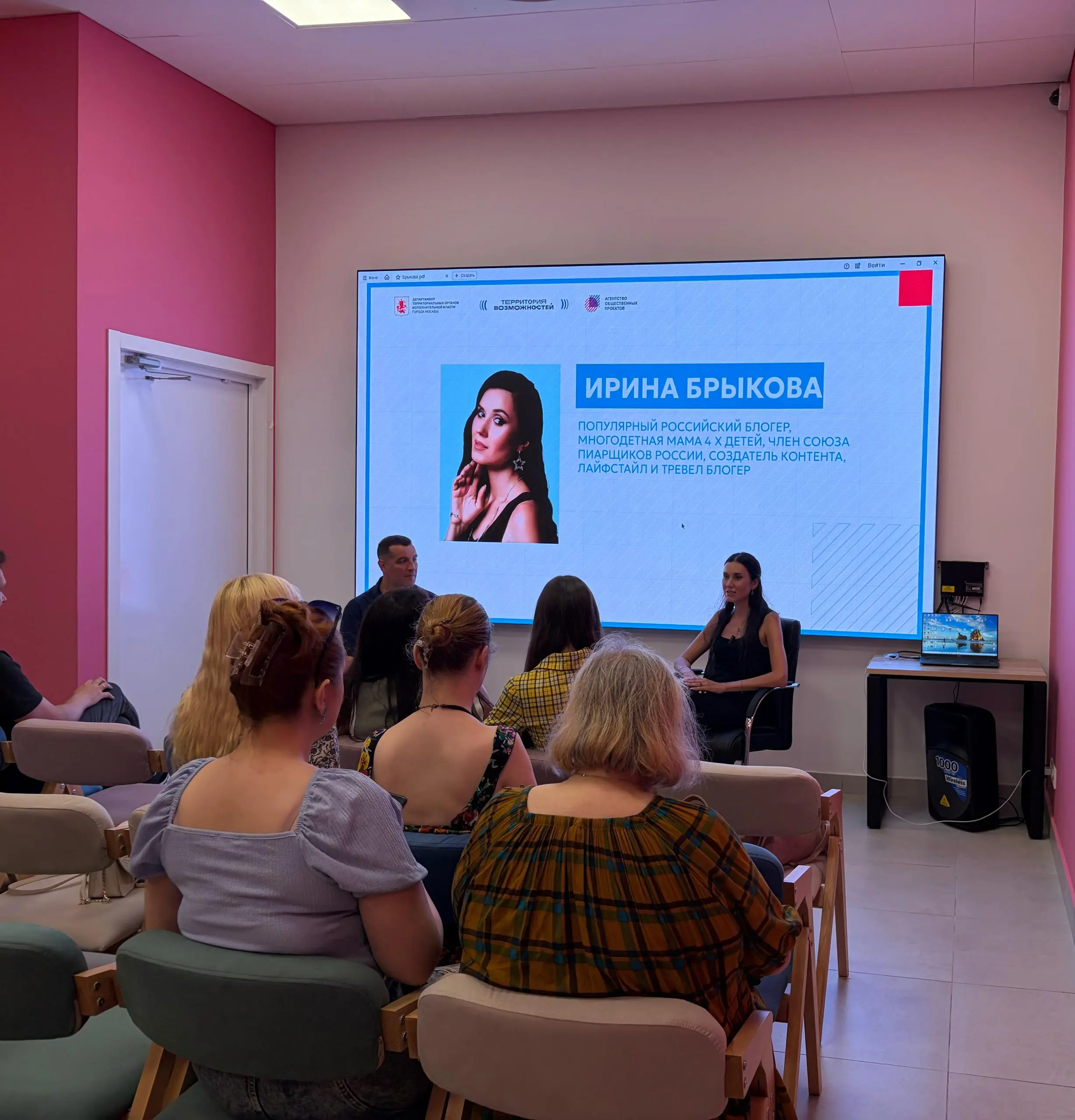 📲 Как стать популярным блогером сегодня?
➡️ Именно такой темой мы открыли образовательный трек «ПРОблог» в конкурсе «ЛИЦА района»!
🔵Нашей первой гостьей стала Ирина Брыкова— блогер-миллионник, многоде... | Сетка — социальная сеть от hh.ru