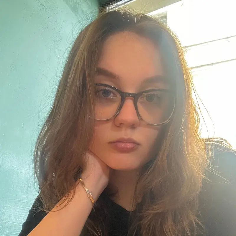 Полина Ухарева