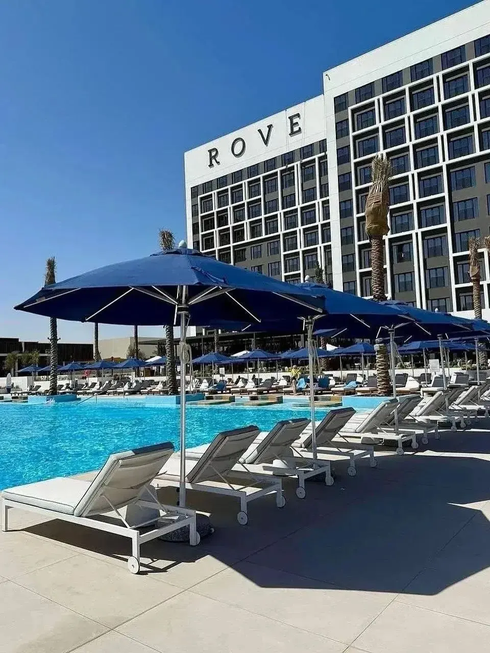 🤯 ОАЭ за такие деньги? Да, такие варианты бывают.
📍 Rove Al Marjan Island 3*
Рас-эль-Хайма, первая линия, собственный песчаный пляж | Сетка — социальная сеть от hh.ru