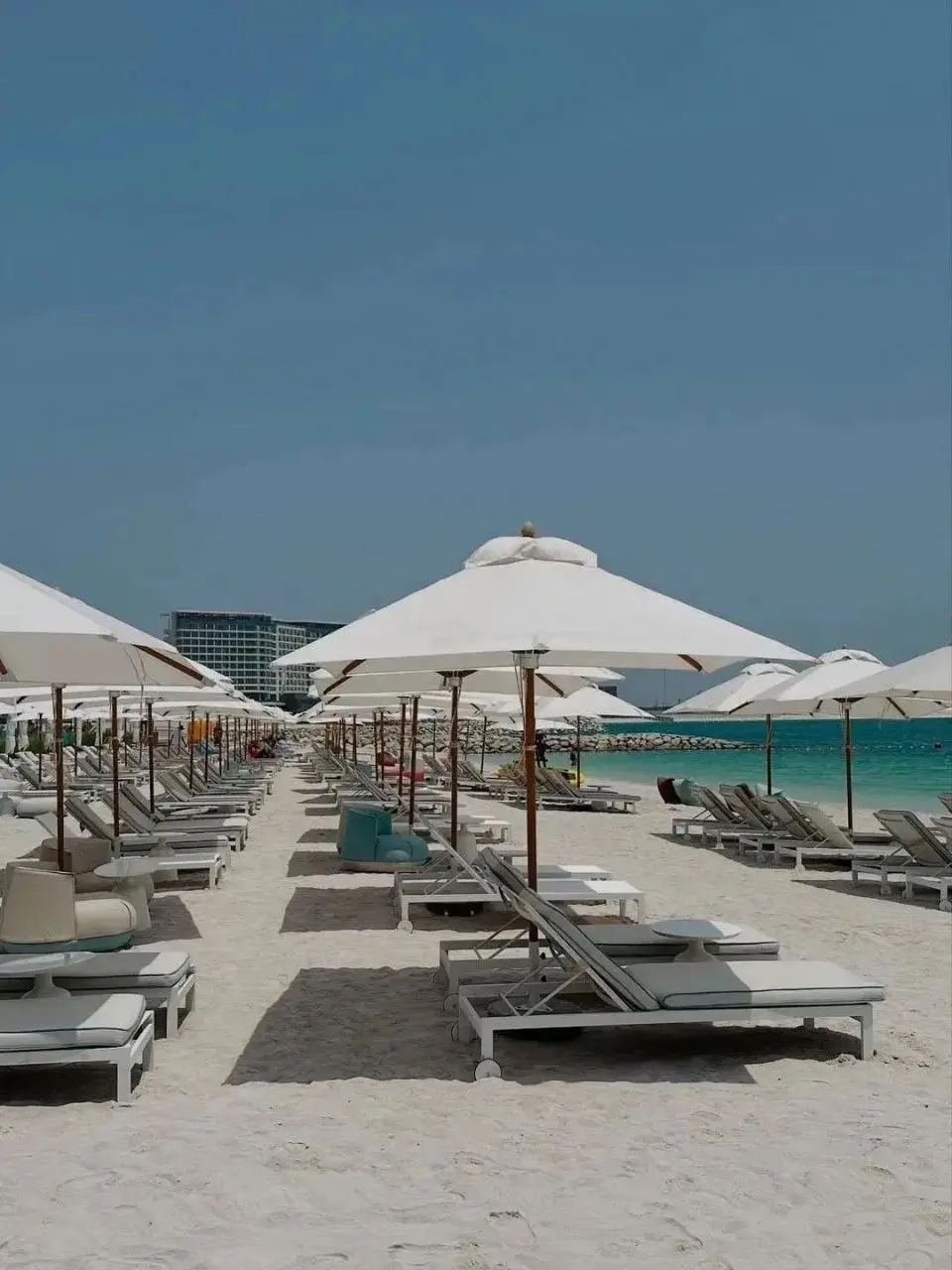 🤯 ОАЭ за такие деньги? Да, такие варианты бывают.
📍 Rove Al Marjan Island 3*
Рас-эль-Хайма, первая линия, собственный песчаный пляж | Сетка — социальная сеть от hh.ru