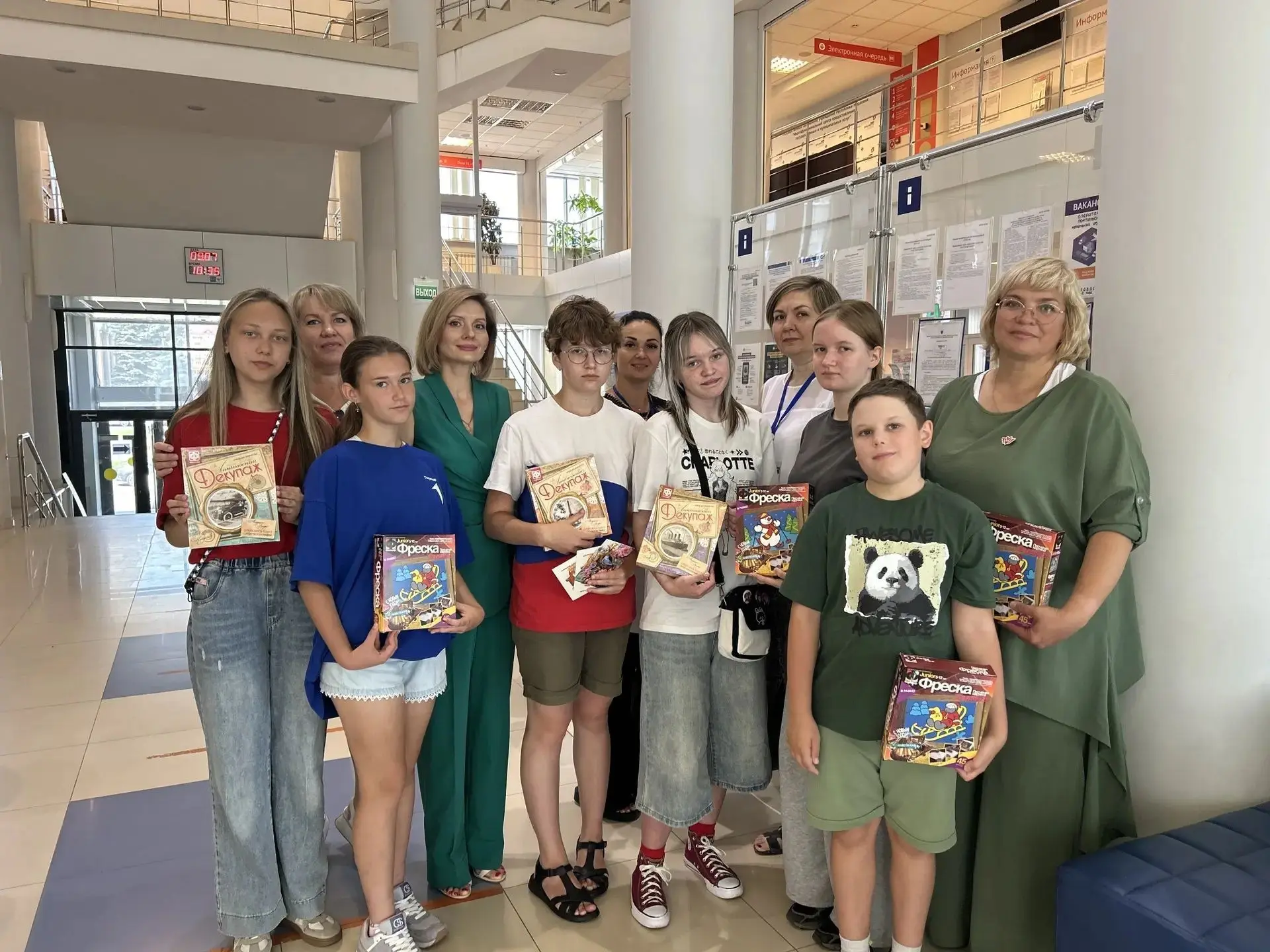 🎉 В Саранске, на Главпочтамте провели совместную акцию с волонтерами ДоброПочты.
Поучаствовали в проекте, где отправляют письма и открытки нуждаю­щимся | Сетка — социальная сеть от hh.ru