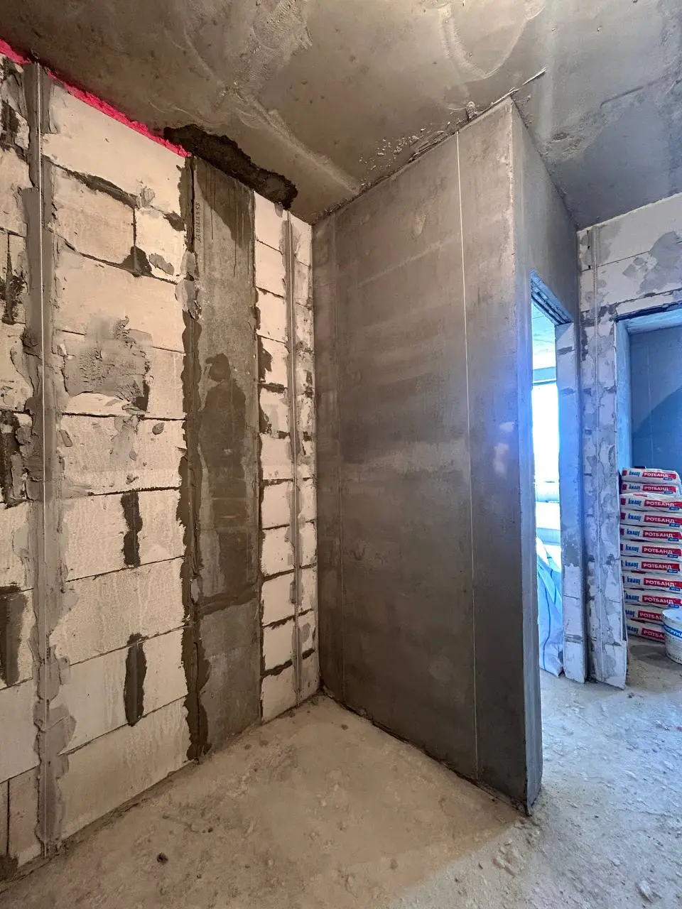 Здравствуйте!
Кто готов смотреть рабочие процессы?
#будни@newlinedesignremont
Трассировка от застройщика, далее проект монтажа с перегородками. И по факту укладка плит | Сетка — социальная сеть от hh.ru