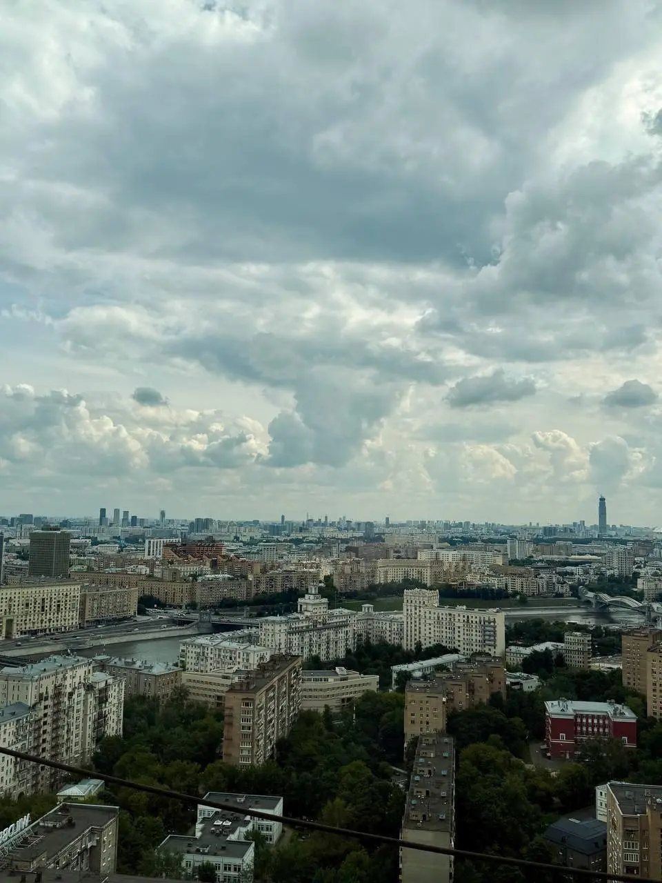 Главный актив ресторана — не еда
Рестораны конкурируют не только друг с другом. Их серьёзный соперник — готовый ужин, что приезжает за час, не требует брони, дороги и поиска парковки | Сетка — социальная сеть от hh.ru