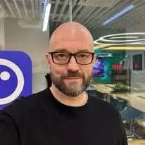 Раньше я начинал работу с брифа. Отправлял клиенту форму на десять вопросов и получал что-то типа: нужен сайт, современный, как у конкурентов, только лучше | Сетка — социальная сеть от hh.ru