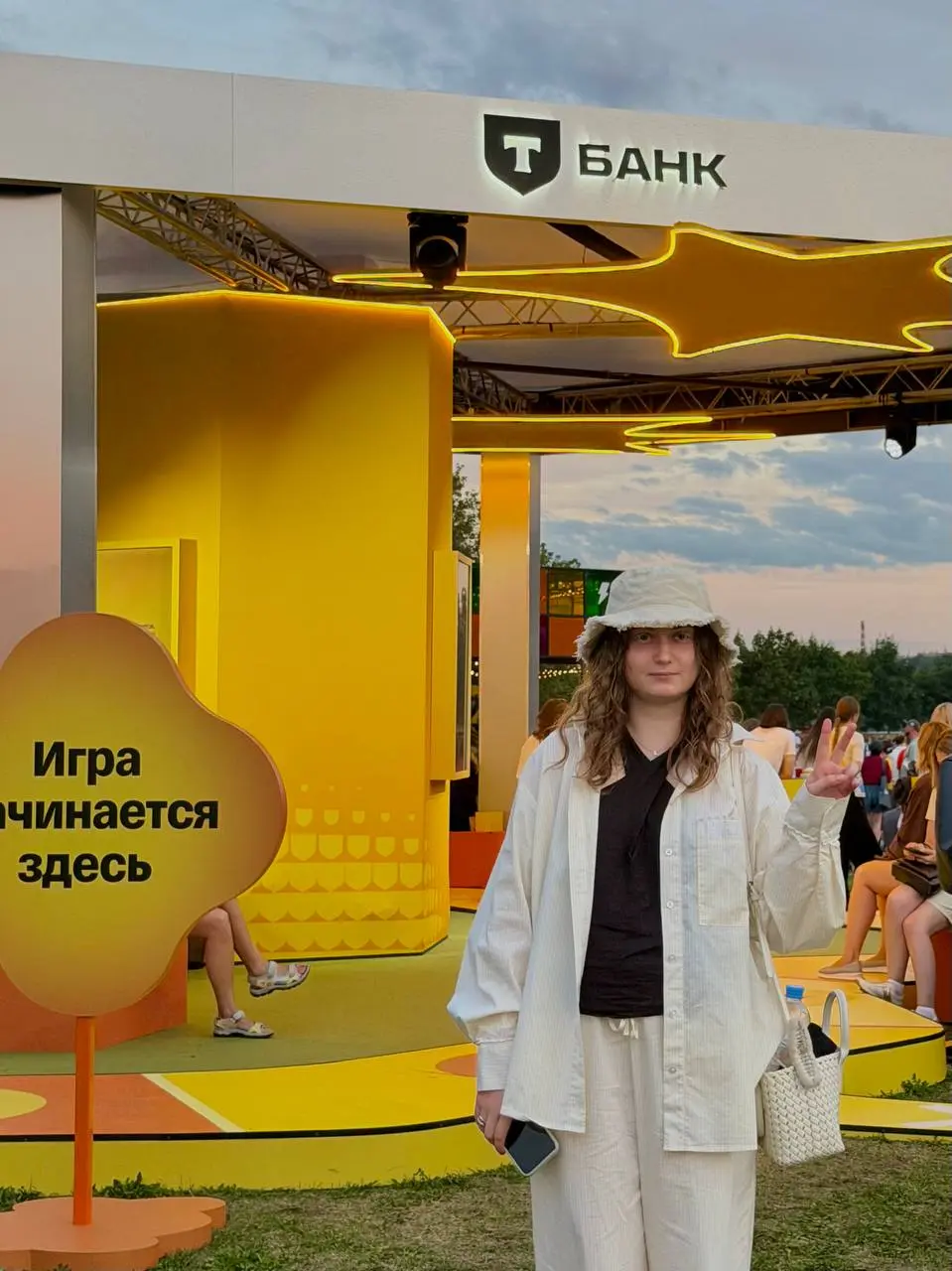 хроники вчерашнего ИТ-пикника 🤝✨
сходили с Лизой Красоткиной, которая выиграла проходки и поездку в Москву от Тиньки)
покушали, потанцевали, попели, пофоткались и сделали мееейк!!!
короче, мне понрави... | Сетка — социальная сеть от hh.ru