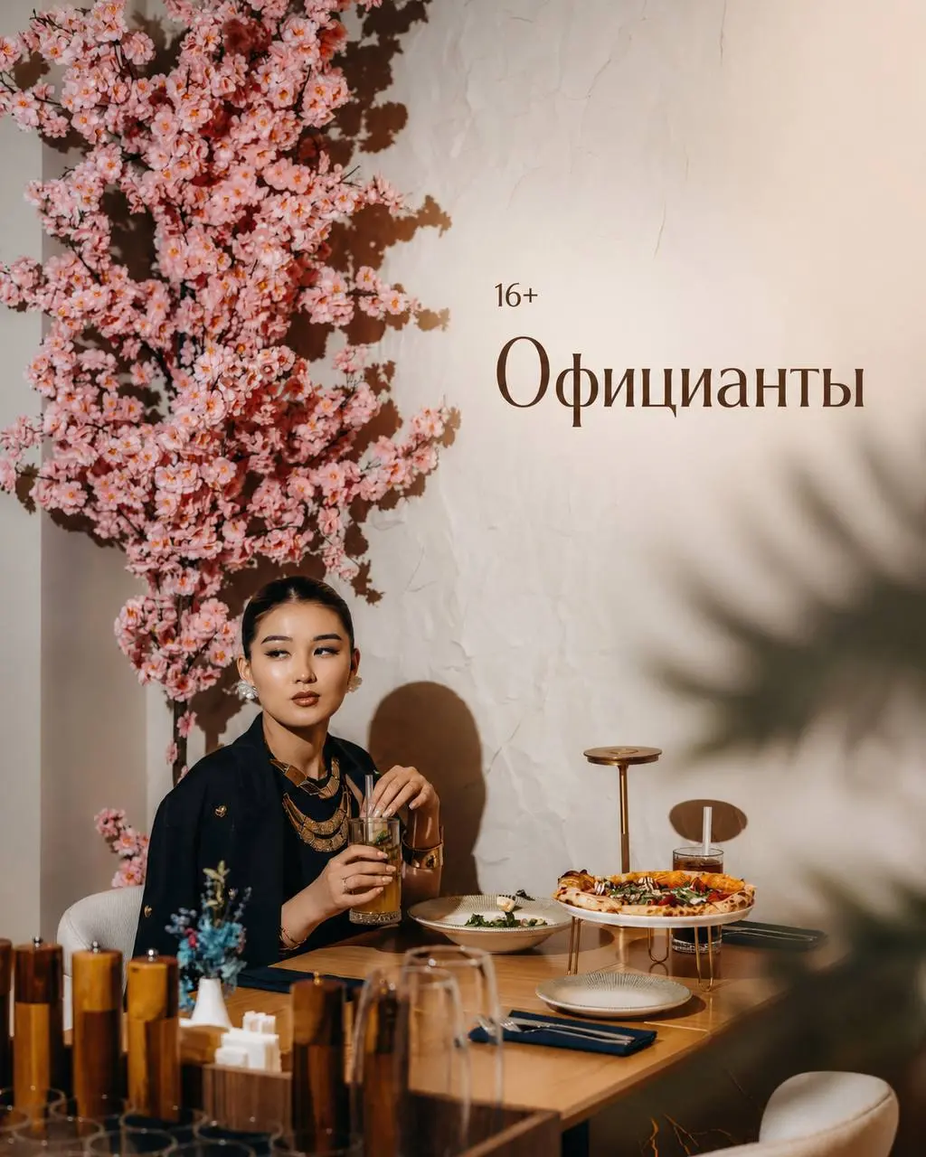 1️⃣ОФИЦИАНТ - 3 000₽/смена - 3 500₽/смена + 5% от выручки + сервисный сбор
2️⃣СТАРШИЙ ОФИЦИАНТ - 3 500₽/смена - 4 500₽/смена + 5% от выручки + сервисный сбор
Petrucho Bistro
• Москва, м | Сетка — социальная сеть от hh.ru