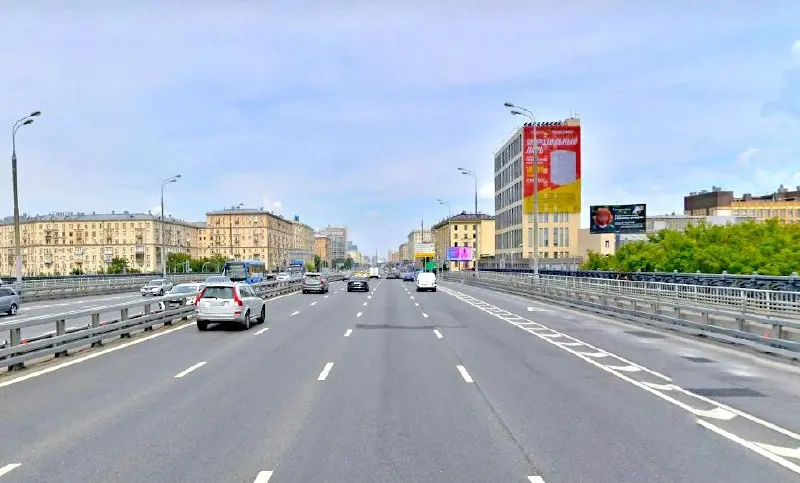 «Яндекс» заходит в крупноформатный DOOH
«Яндекс» получил права на продажу рекламы на медиафасаде бизнес-центра «Парк Мира» на проспекте Мира в Москве.
Площадь конструкции составляет 600 м² | Сетка — социальная сеть от hh.ru