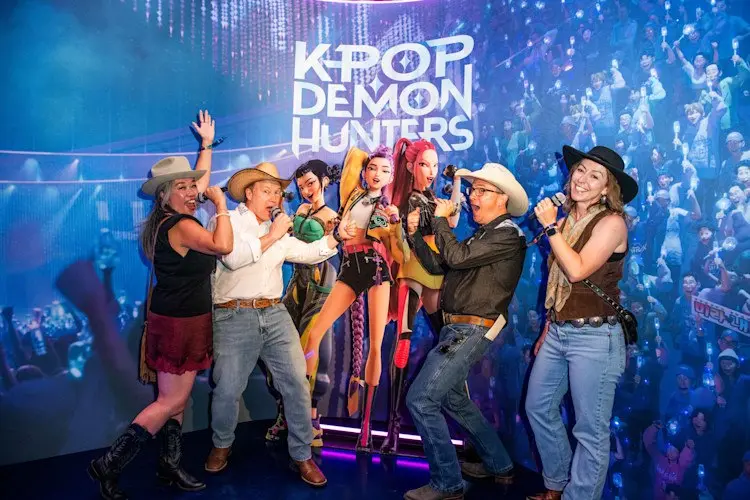 NETFLIX устроил домашнюю вечеринку на родео
Во время Calgary Stampede — одного из главных культурных событий Канады — Netflix третий год подряд открыл временное пространство, но на этот раз оформил ег... | Сетка — социальная сеть от hh.ru