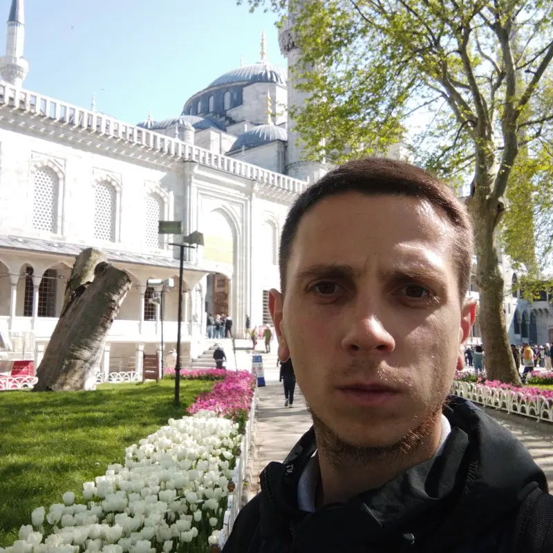 Роман Кратов