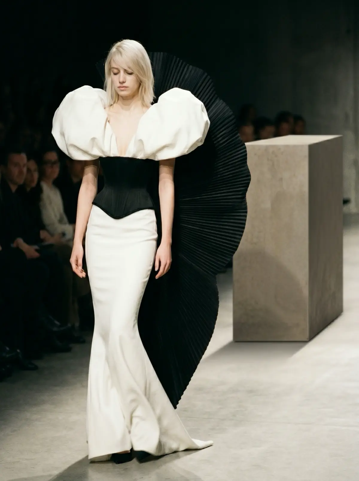 Fan-Shaped Dress 01 | Сетка — социальная сеть от hh.ru