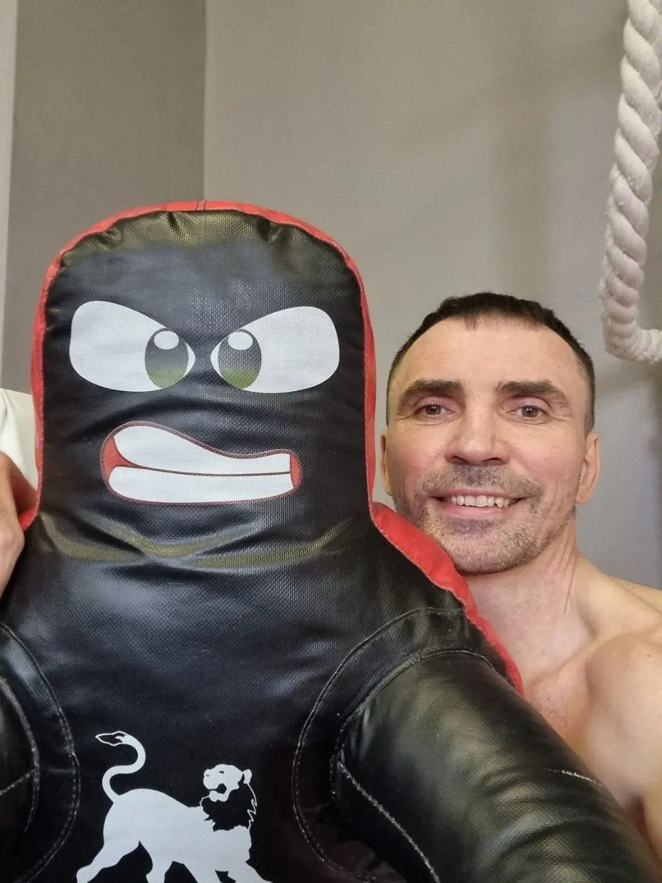 Сегодня поймал себя на одной мысли.
Спорт - это не наказание за то, что ты вчера съел лишнее.
И не попытка срочно исправить себя к лету | Сетка — социальная сеть от hh.ru