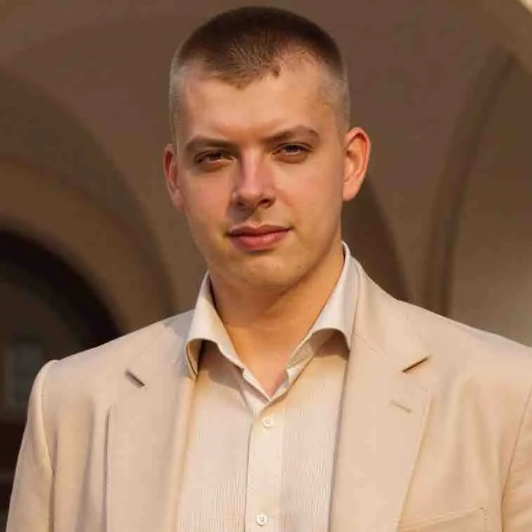 Максим Шпенев