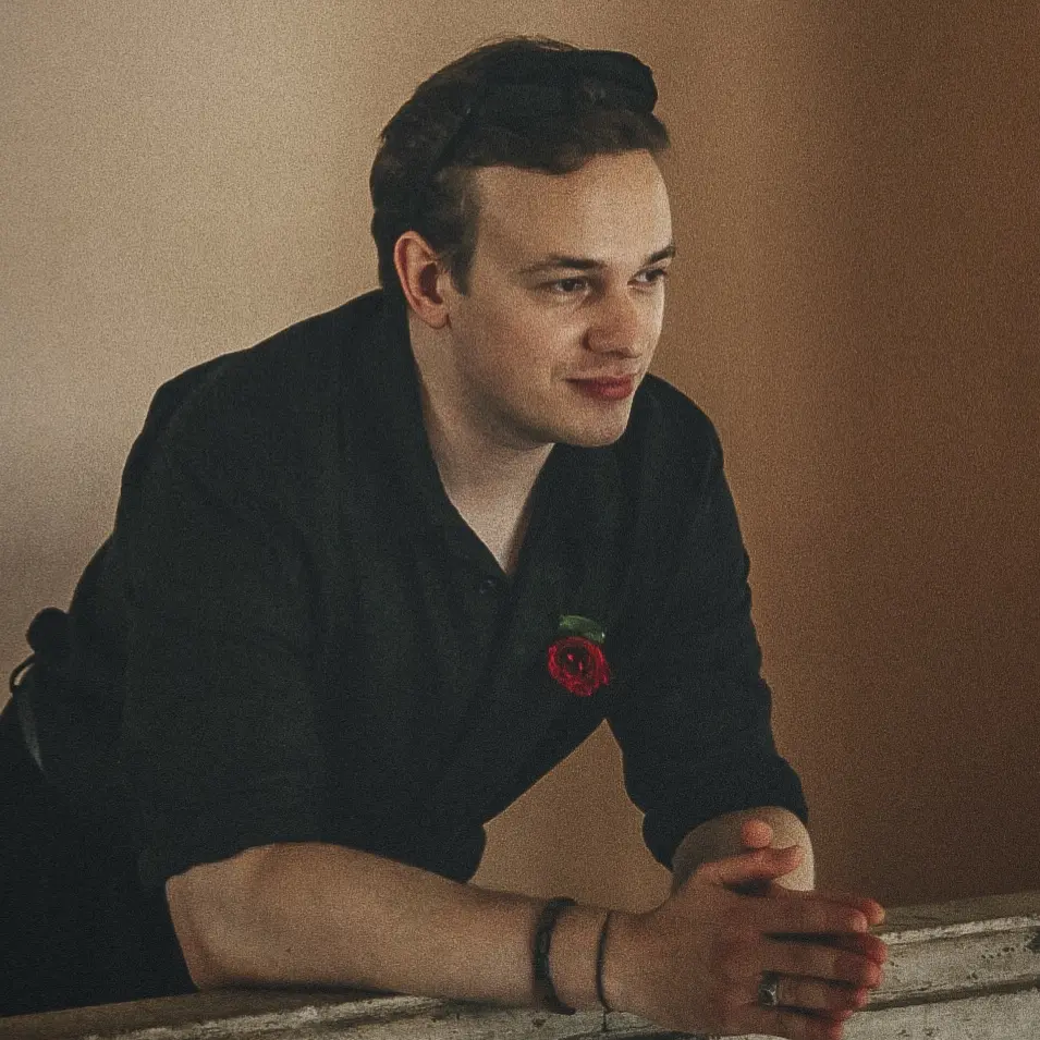 Денис Попов