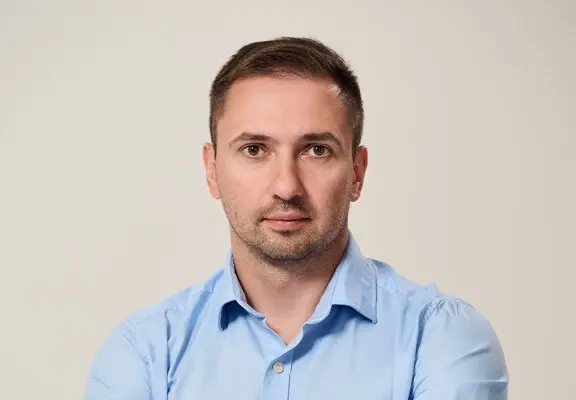 Новым директором по маркетингу «Банки.ру» назначен Роман Силаев.
Ранее он работал на аналогичных позициях в Инго банке и Локо-банке | Сетка — социальная сеть от hh.ru