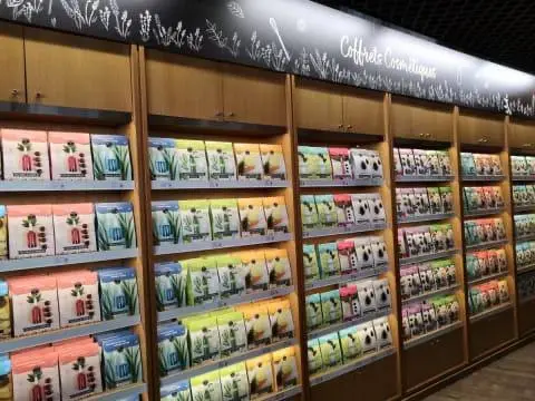 BUSINESS
Как Aroma-Zone вырос из сайта с эфирными маслами в beauty-бизнес за €2 млрд
6 августа стало известно, что Partners Group ведет переговоры о покупке Aroma-Zone у Eurazeo | Сетка — социальная сеть от hh.ru