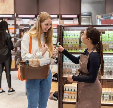 BUSINESS
Как Aroma-Zone вырос из сайта с эфирными маслами в beauty-бизнес за €2 млрд
6 августа стало известно, что Partners Group ведет переговоры о покупке Aroma-Zone у Eurazeo | Сетка — социальная сеть от hh.ru
