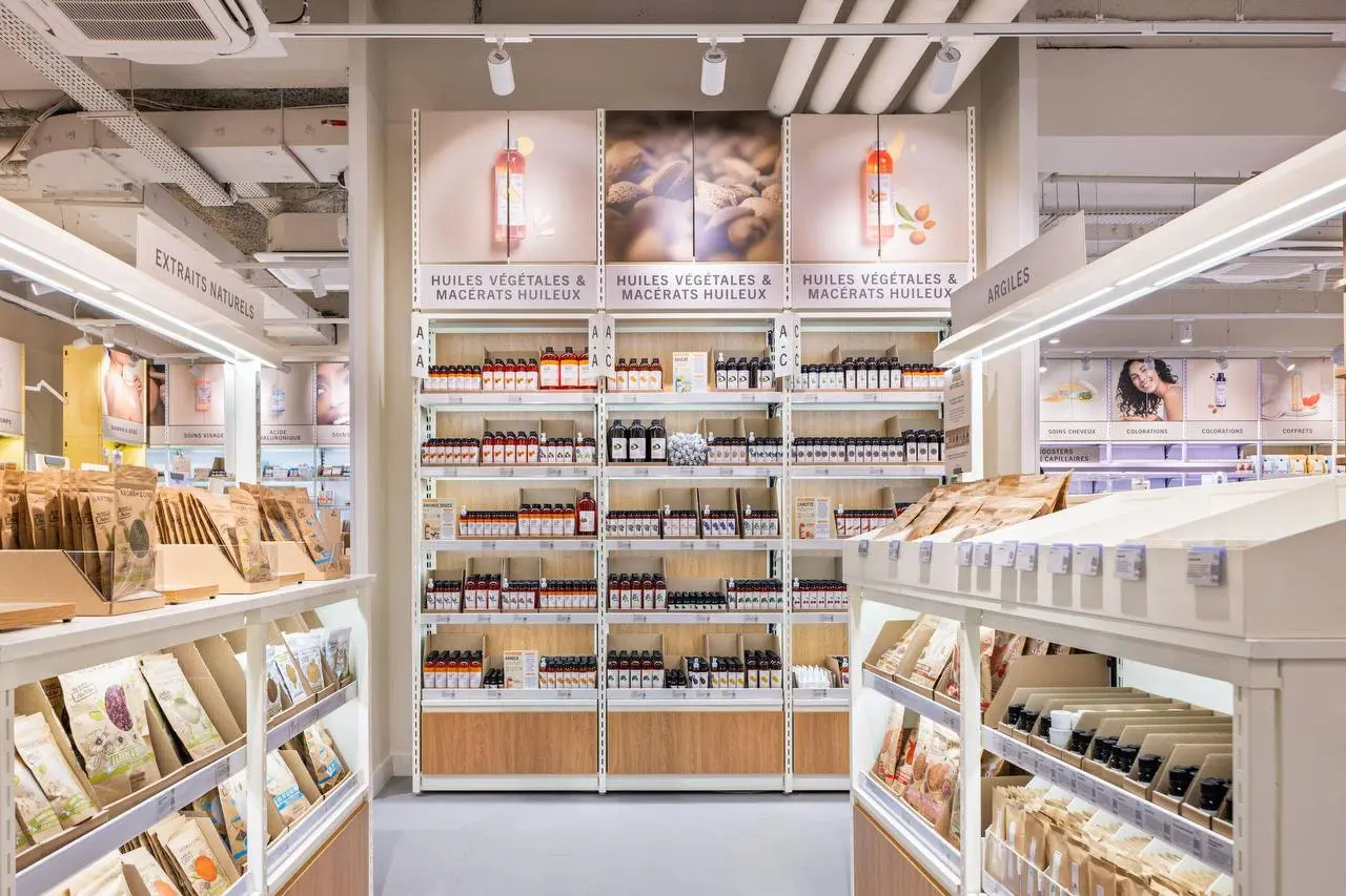 BUSINESS
Как Aroma-Zone вырос из сайта с эфирными маслами в beauty-бизнес за €2 млрд
6 августа стало известно, что Partners Group ведет переговоры о покупке Aroma-Zone у Eurazeo | Сетка — социальная сеть от hh.ru