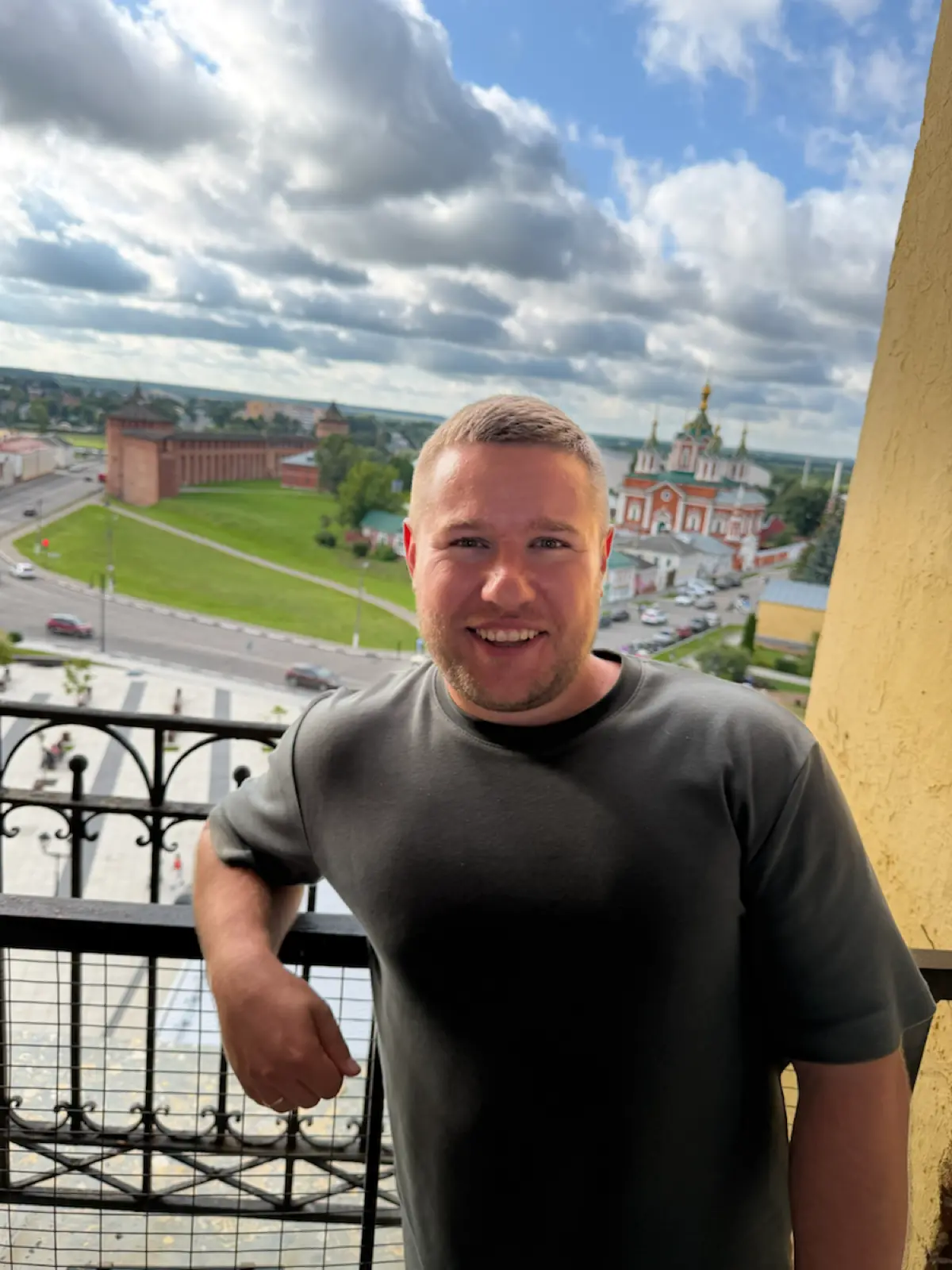 Сетка, ты живая? 👀
Я Антон 👋 В МТС развиваю федеральный канал продаж в FMCG — запускаю проекты с крупными розничными сетями и масштабирую их на тысячи точек по стране | Сетка — социальная сеть от hh.ru