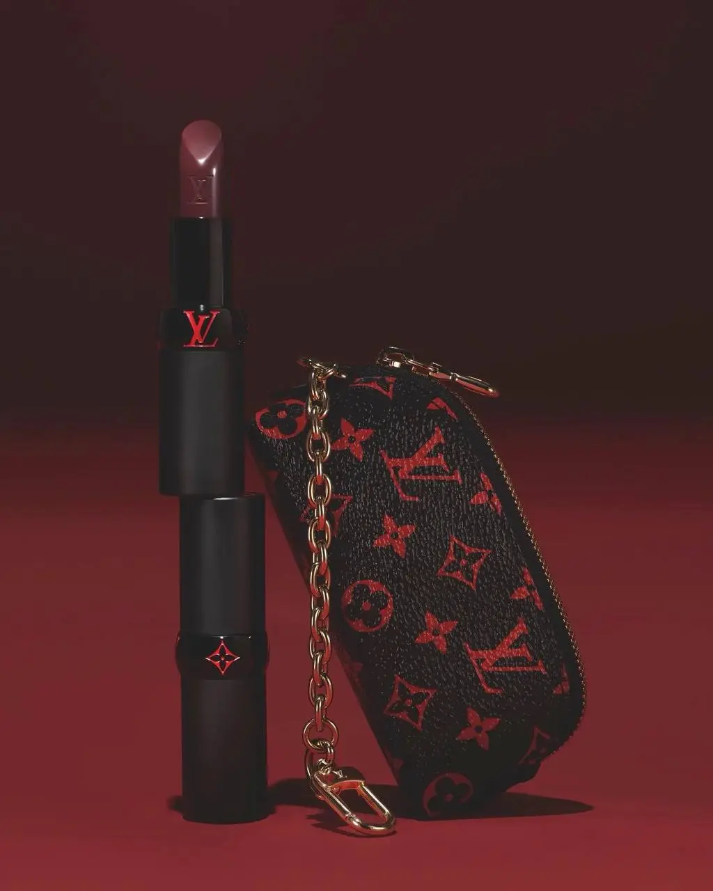 Кажется, у нас намечается одна из самых красивых beauty-коллабораций года. 👀
Pat McGrath × Nicolas Ghesquière × Louis Vuitton | Сетка — социальная сеть от hh.ru
