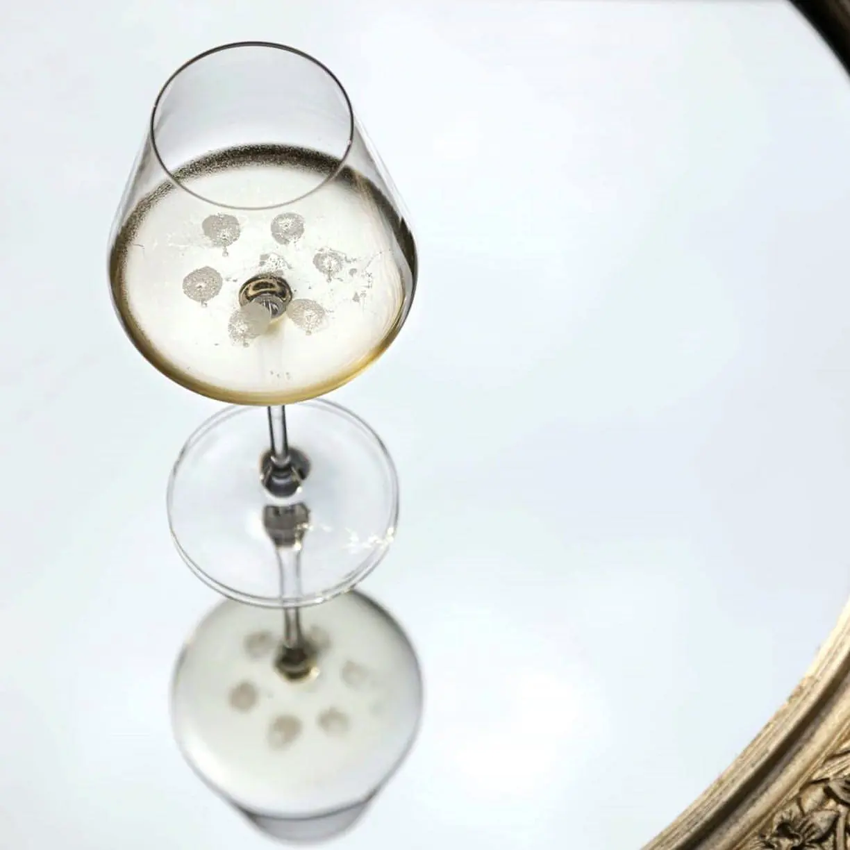 Не только пузырьки: главное о шампанском🍾👇
🥂 Шампанским может называться только игристое, произведенное в регионе Шампань во Франции | Сетка — социальная сеть от hh.ru