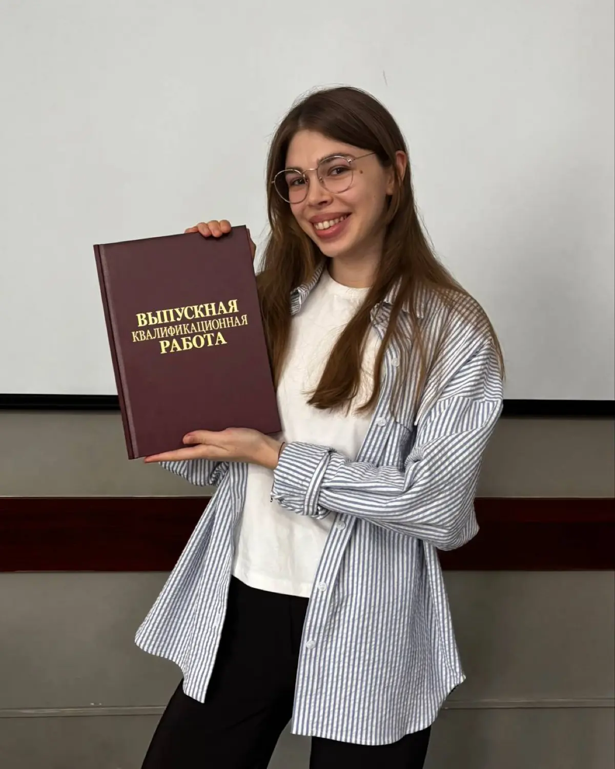 Перед вами магистр Московского института психоанализа, только что успешно защитивший свою выпускную квалификационную работу 🥇 | Сетка — социальная сеть от hh.ru