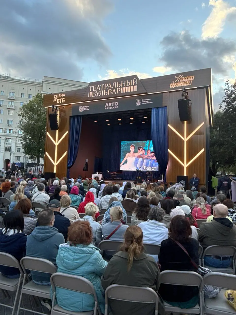 В этом году такой формат видела в Беларуси. Думала: «Во, молодцы!». А, оказывается, в Мск все есть, почаще вылазки надо делать…🧐 | Сетка — социальная сеть от hh.ru
