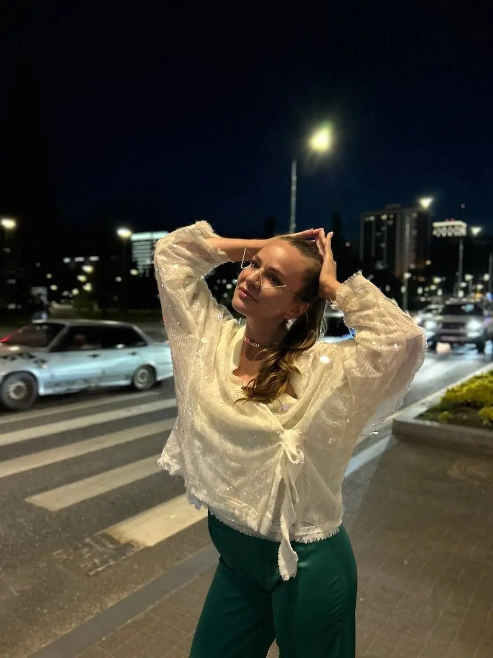 Вчера пробовала для себя новое - съемку ночью с короткой выдержкой.
Люба сделала немного бэкстейдж контента и максимально помогала с реализацией задумки | Сетка — социальная сеть от hh.ru
