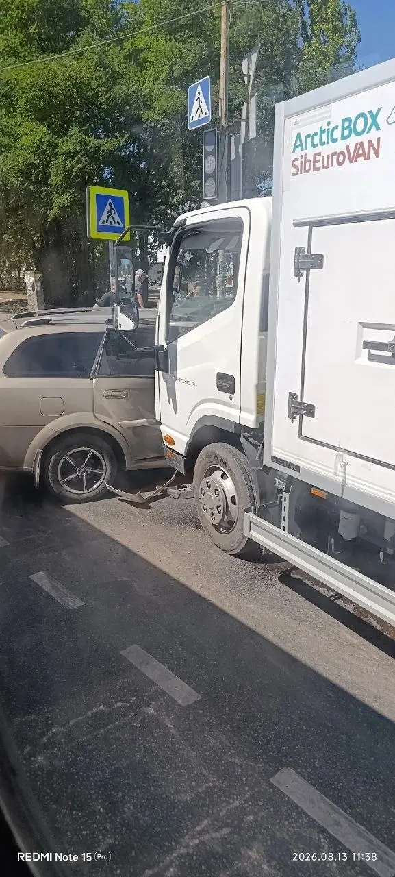 Перекресток Галактики Макеевка. ДТП в сторону Донецка, в шеврике 200 | Сетка — социальная сеть от hh.ru