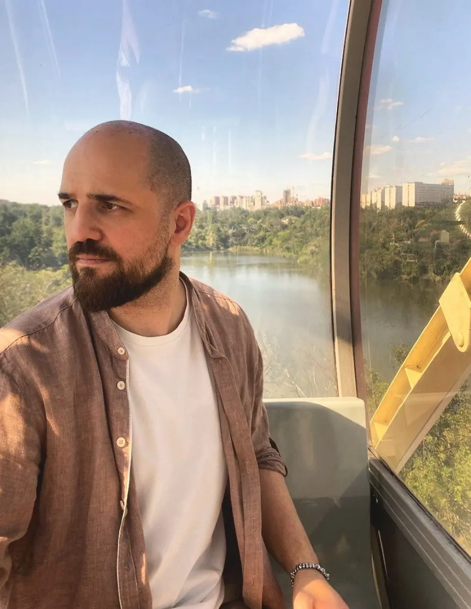 Теперь вы знаете как работает модель крючка. Тут писал. И возможно замечаете как сами на крючок попались.
Расскажу как я попался на крючок цифровой зависимости | Сетка — социальная сеть от hh.ru
