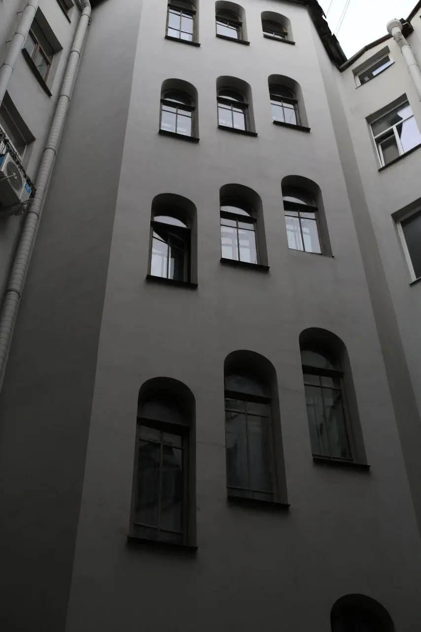 Питер, детка
Это с экскурсии по парадным и дворам. Застройка плотная, не такая как в Перми даже в историческом центре | Сетка — социальная сеть от hh.ru