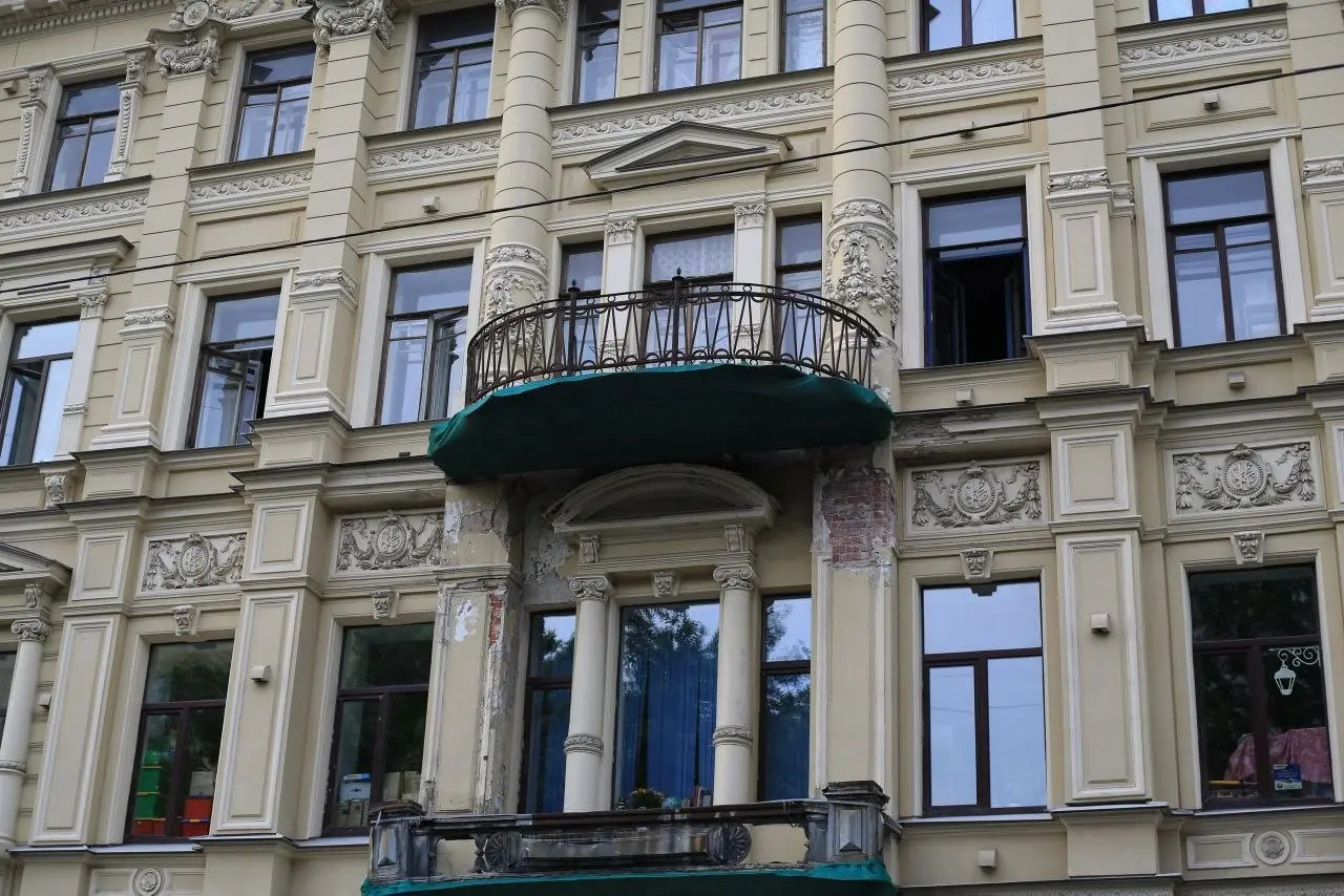 Питер, детка
Это с экскурсии по парадным и дворам. Застройка плотная, не такая как в Перми даже в историческом центре | Сетка — социальная сеть от hh.ru