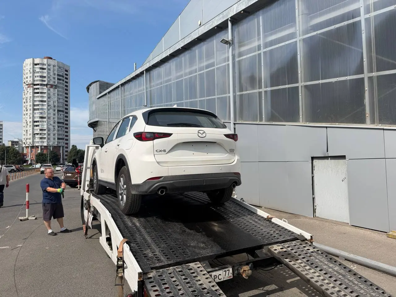 🚗 Mazda CX-5 — финишная прямая. И эта поставка нам точно запомнится.
Помните ту самую белую Mazda CX-5 2026 ZHIYA Pro, которую мы почти два месяца пытались вывезти из Китая?
Так вот — она уже в Москве | Сетка — социальная сеть от hh.ru
