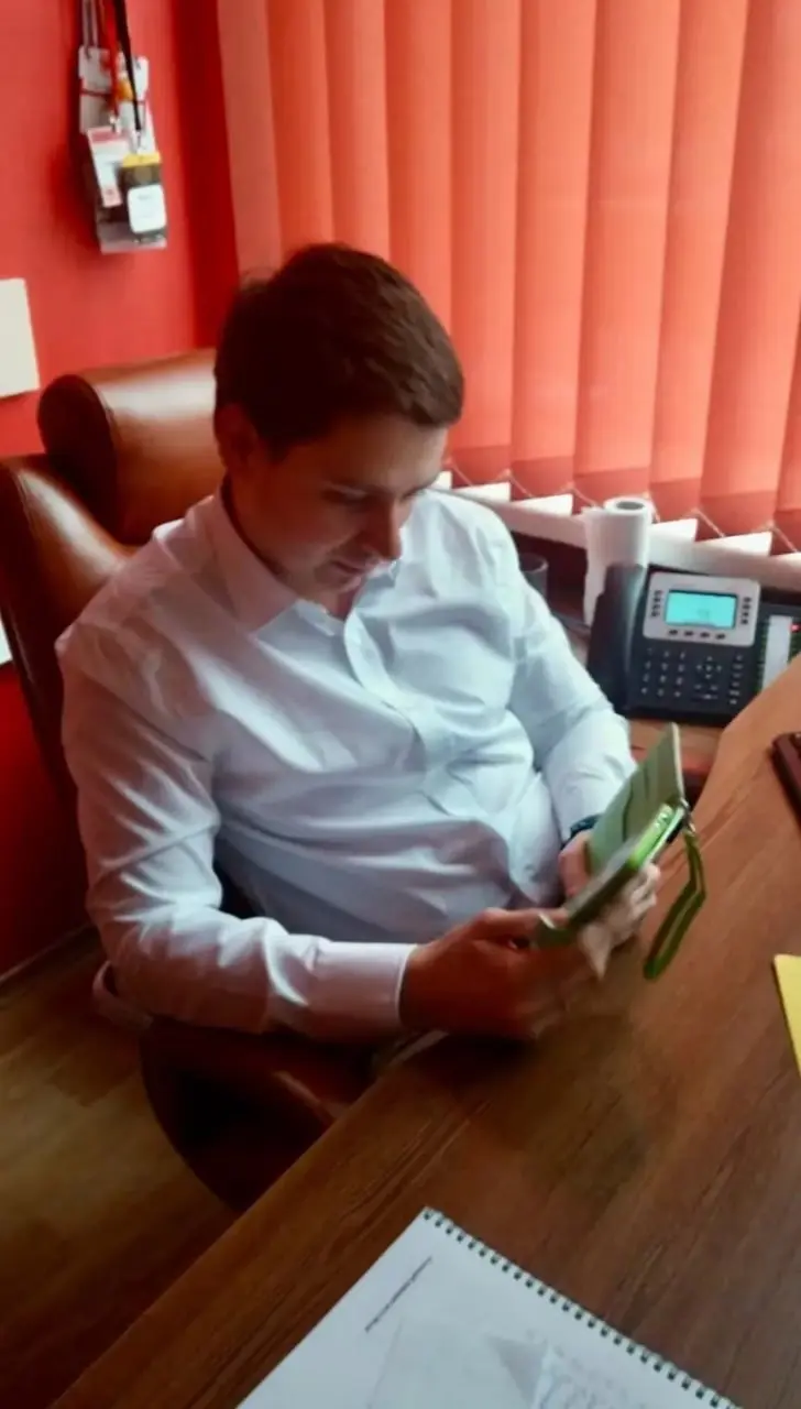 «Меня переманивали на другой канал на зарплату в два раза больше. Я отказался»
Так мне сказал руководитель творческого объединения. И я, честно говоря, не сразу поверил - рассказывает Майк Притула | Сетка — социальная сеть от hh.ru