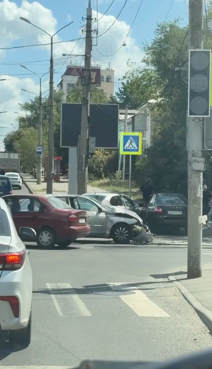 ДТП с участием трех авто на пересечении пр-кта Богдана Хмельницкого и ул. Розы Люксембург | Сетка — социальная сеть от hh.ru