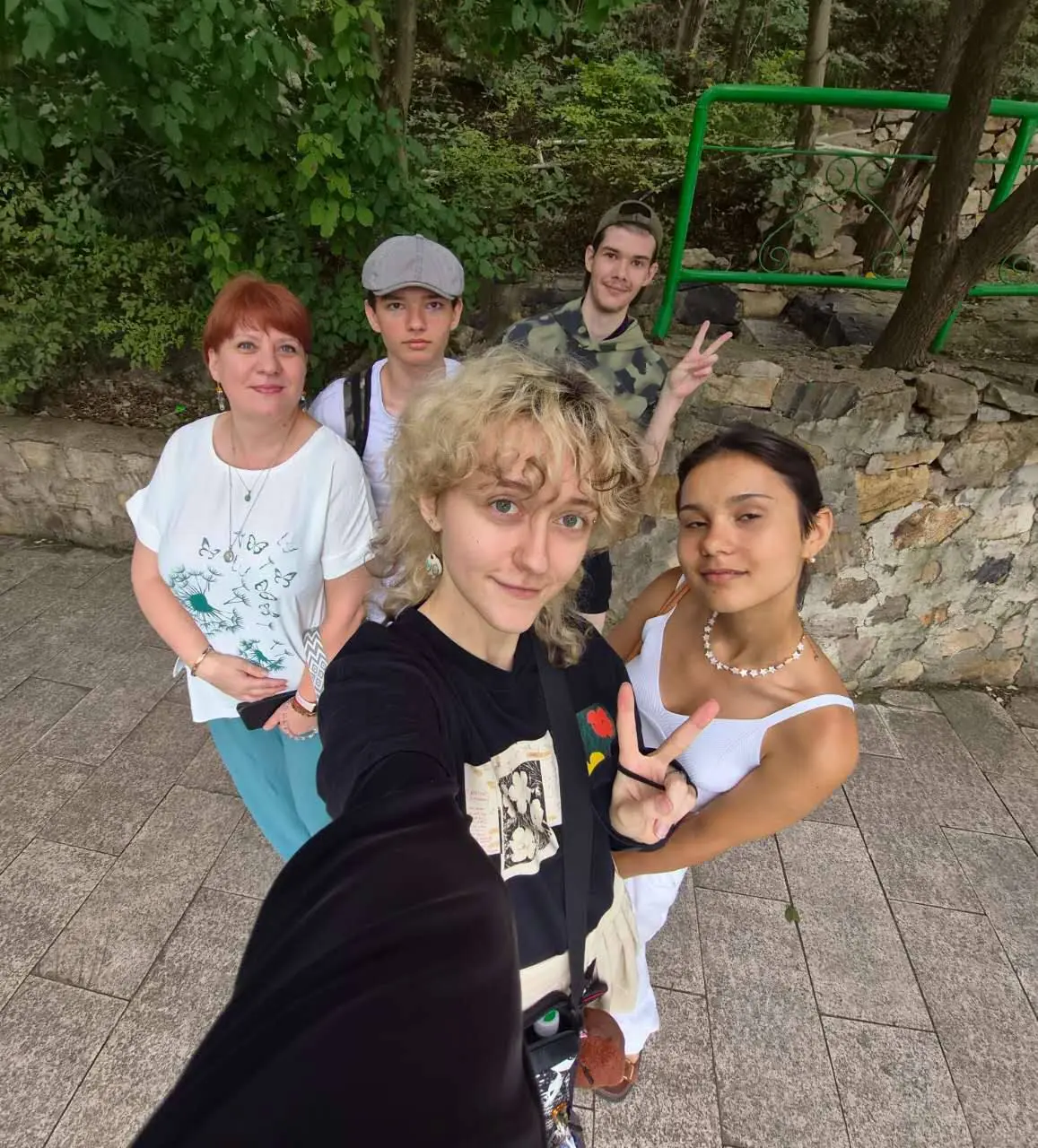 🎏От умиротворяющего чая — к прогулке над пропастью в Тяньюньшань🎏
Утро нашей группы началось не с привычного кофе! Первым делом ребята отправились на традиционную китайскую чайную церемонию 🍵 — дегуст... | Сетка — социальная сеть от hh.ru