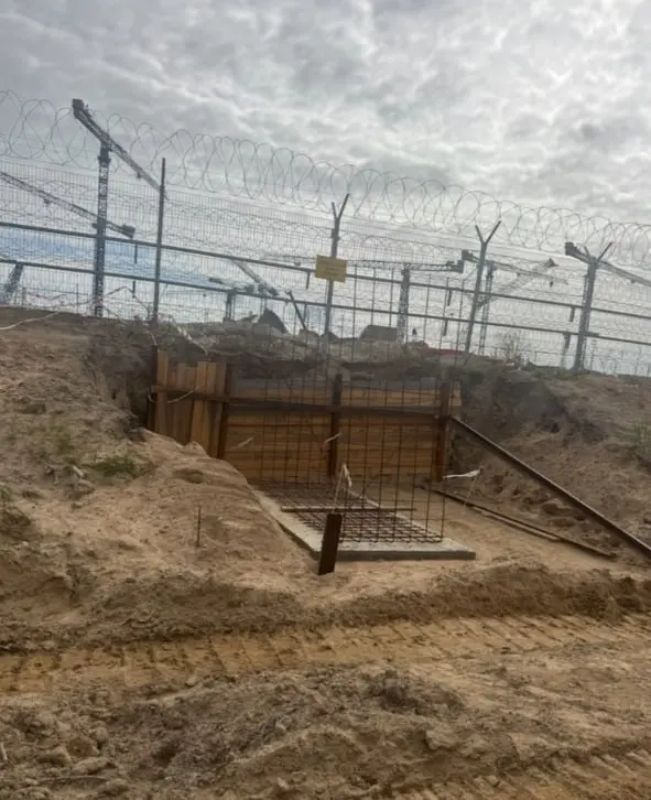 📸 📢 ТЕМП на ЛАЭС-2: создаём основание будущей тепломагистрали
Продолжаем работы на площадке энергоблоков №3 и №4 Ленинградской АЭС-2 | Сетка — социальная сеть от hh.ru