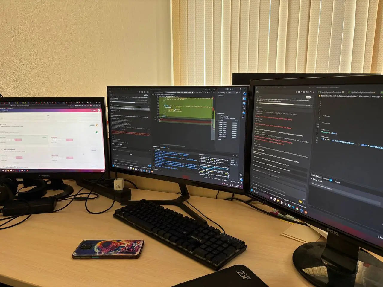 Сфоткал рабочее место где происходит разработка сервиса botprotection.ru - работает нон-стоп DS v4. Код уже руками никто не пишет | Сетка — социальная сеть от hh.ru