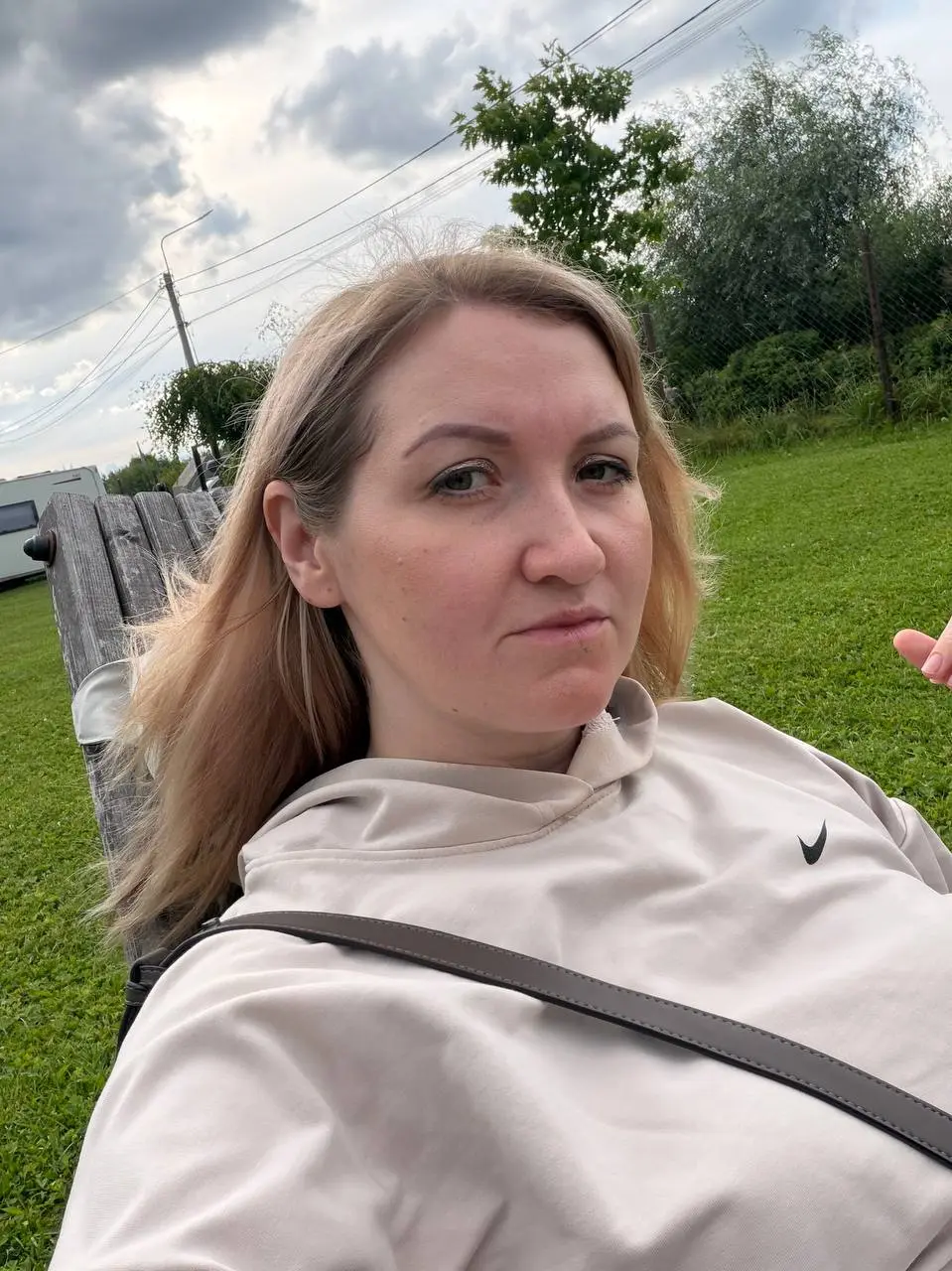 Клики есть, в Telegram и MAX переходят, а заявок пока нет.
Сейчас тестируем новый проект, где трафика раньше не было | Сетка — социальная сеть от hh.ru