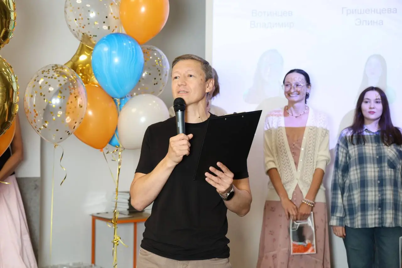 #directumpeople, с днём рождения компании вас 👍
38 лет назад всё только начиналось, а сегодня мы — это 1000+ человек, которые каждый день делают крутой продукт | Сетка — социальная сеть от hh.ru